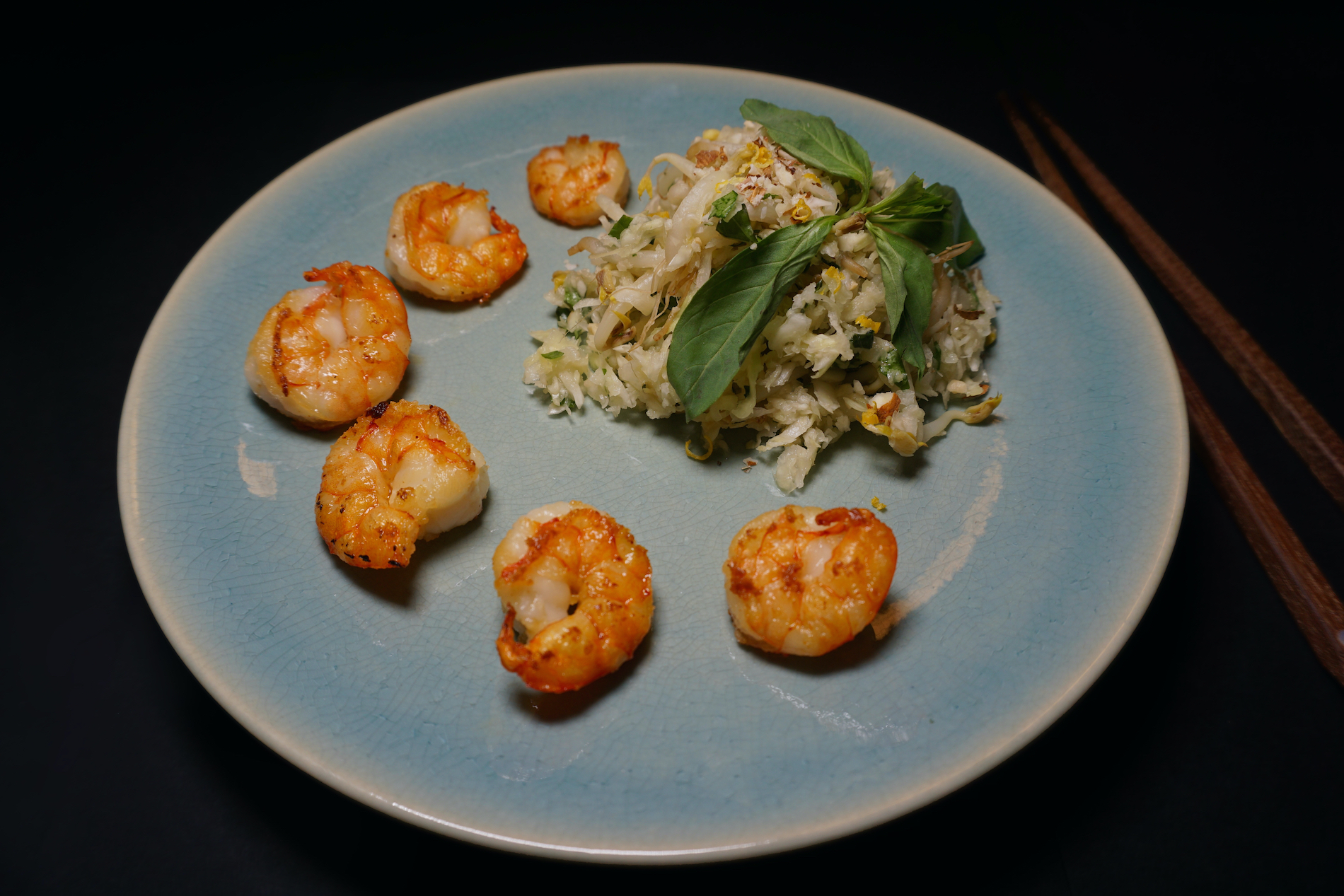 Weißkohlsalat mit Black Tiger Garnelen